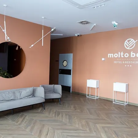 Hotell Molto Bene & Restaurant Skorcz