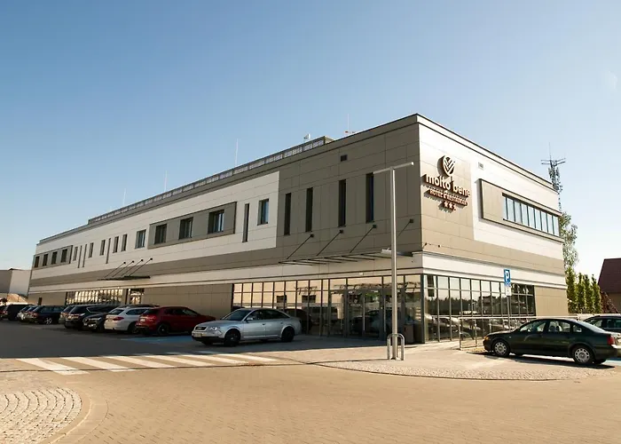 Molto Bene & Restaurant מלון 3*