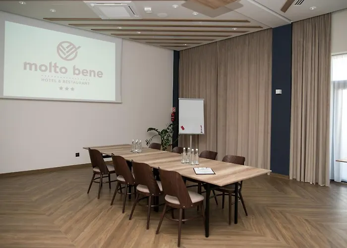 Molto Bene & Restaurant Hotell Skorcz